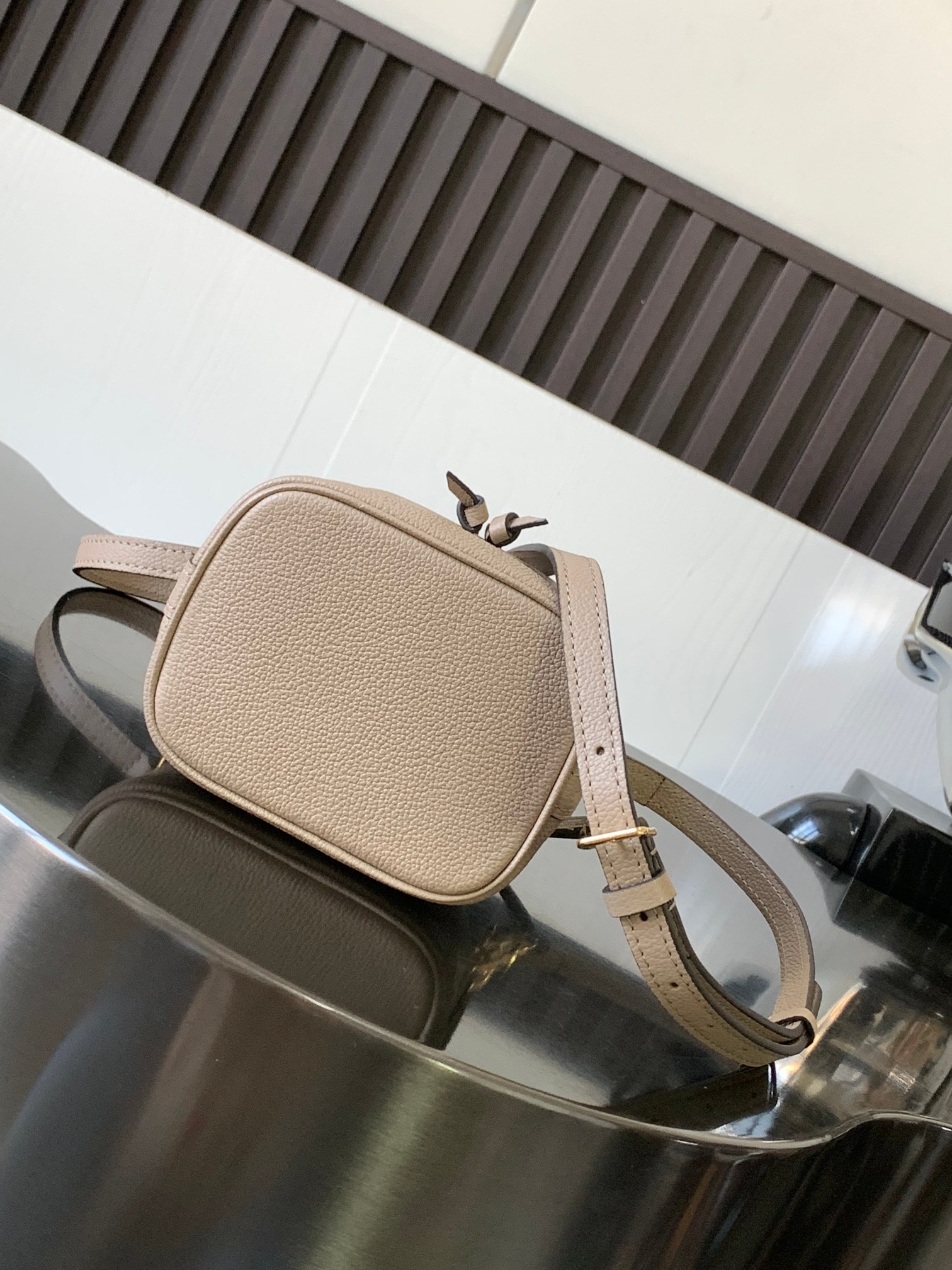 l0*is V*t0n nano noé-13 x 16 x 10cm