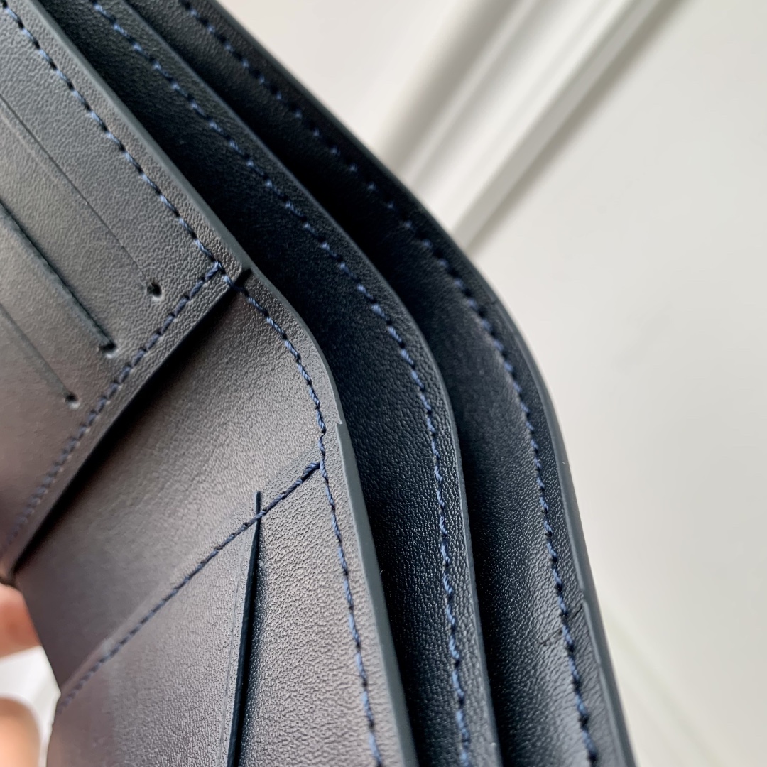 l0*is V*t0n multiple wallet-m61695-11.5 x 9 x 1.5 cm