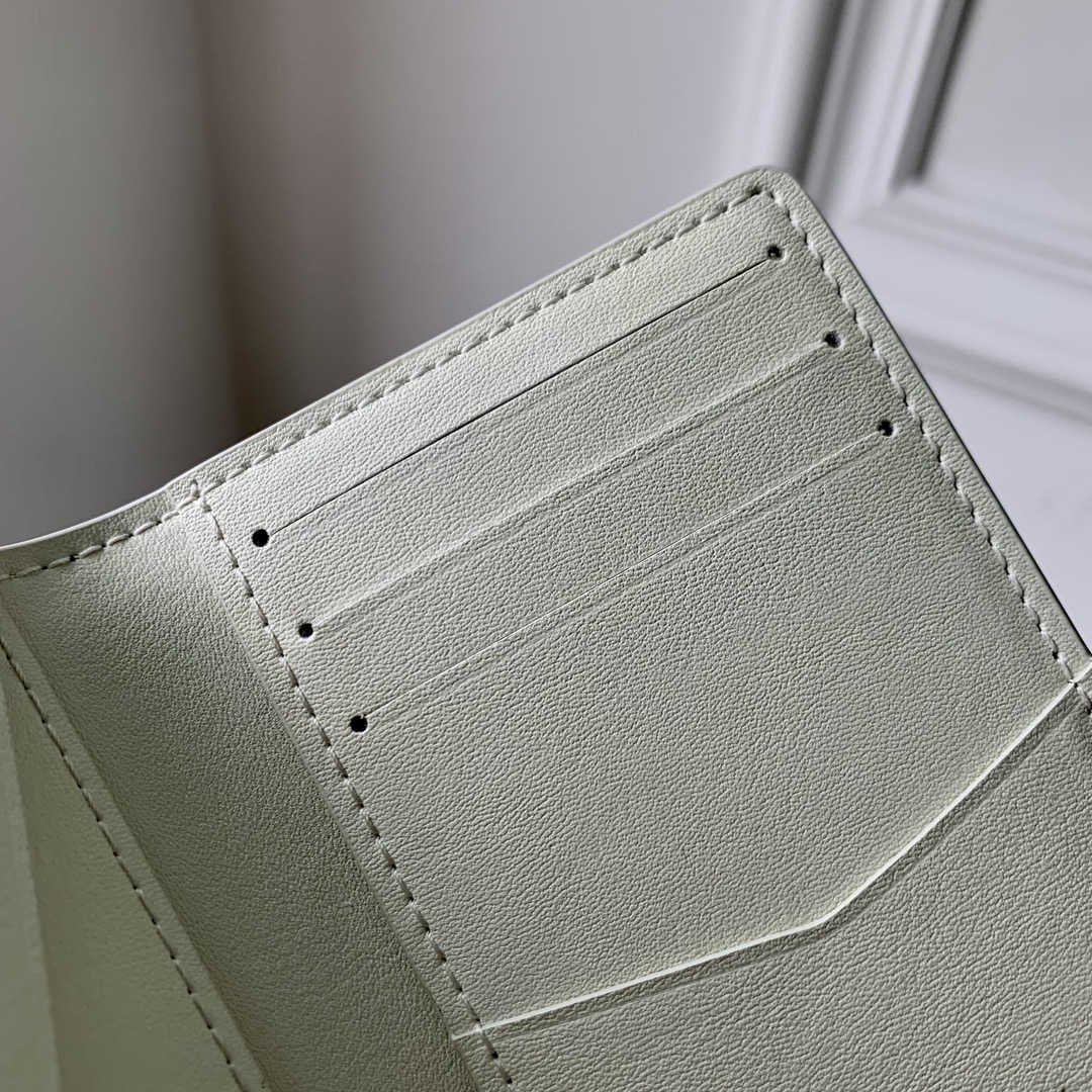 l0*is V*t0n wallet m61696