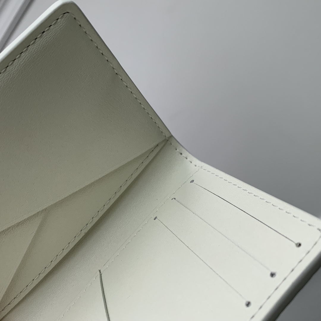 l0*is V*t0n wallet m61696