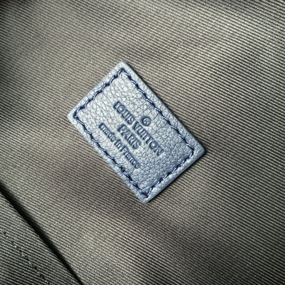 l0*is V*t0n discovery backpsck-m31033-29*38*20cm