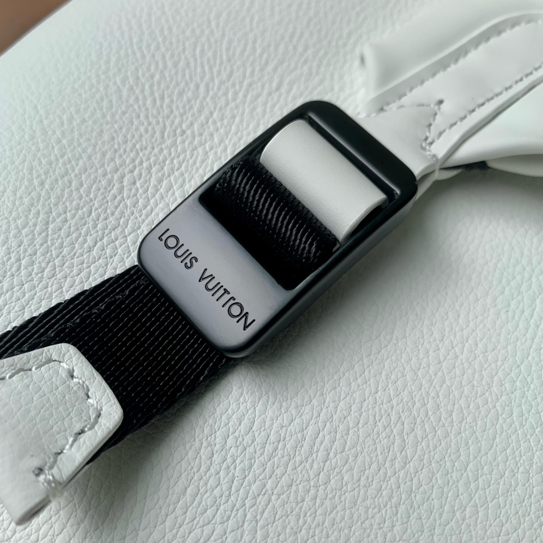 l0*is V*t0n discovery backpsck-m31033-29*38*20cm