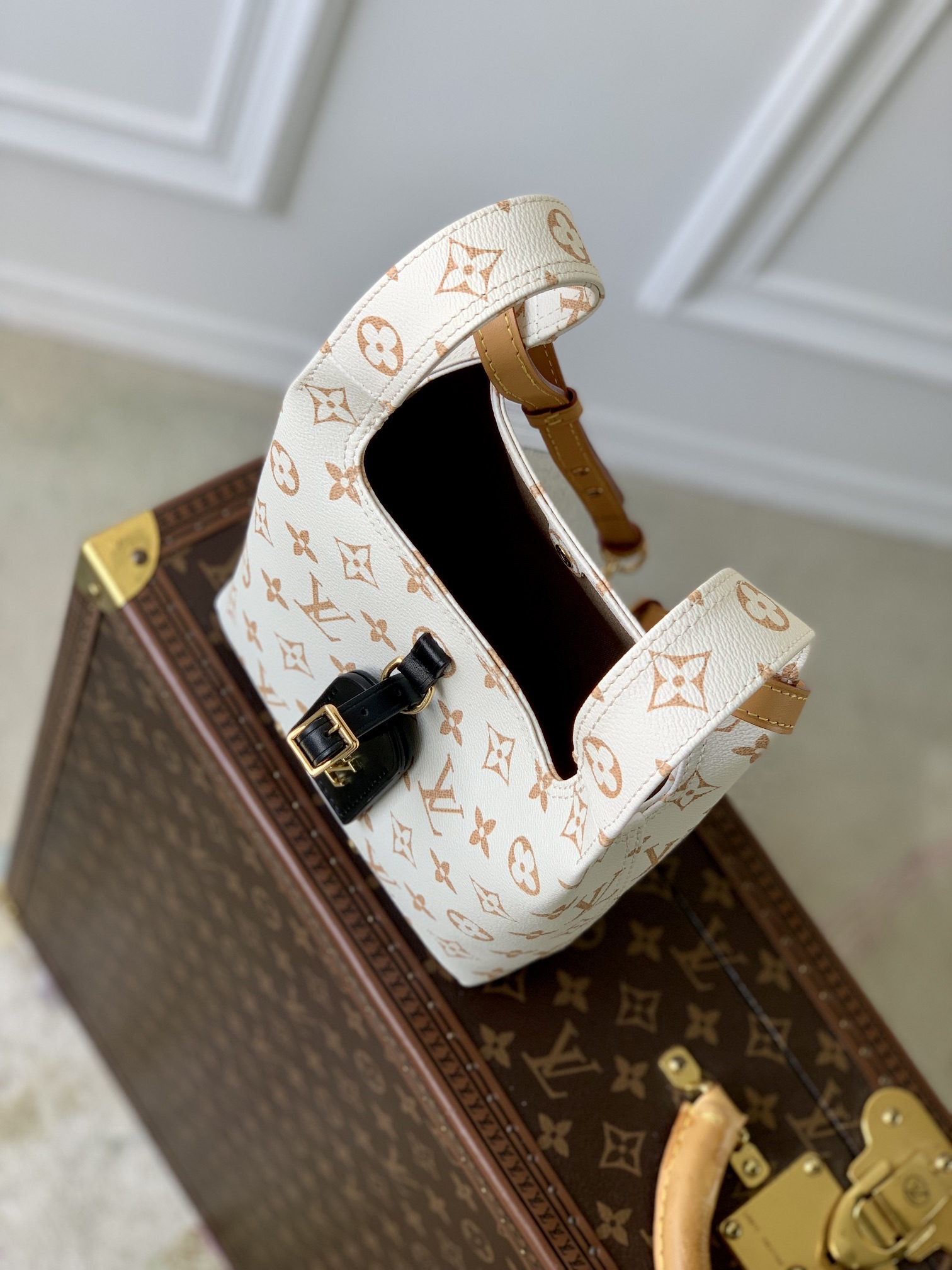 l0*is V*t0n atlantis bb handlebag-17x17 x7cm