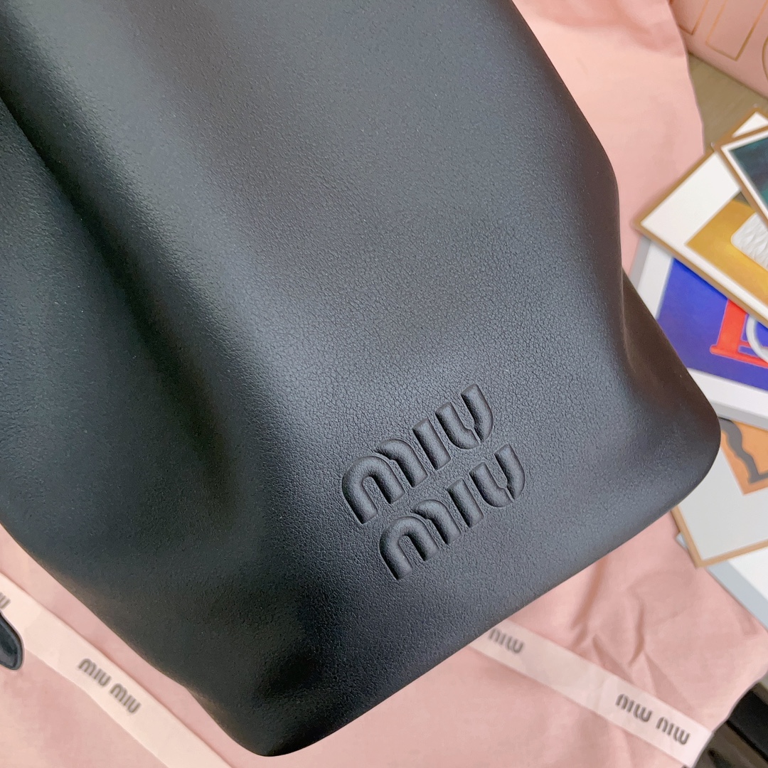 M*um*u bucket-23x 29x17cm