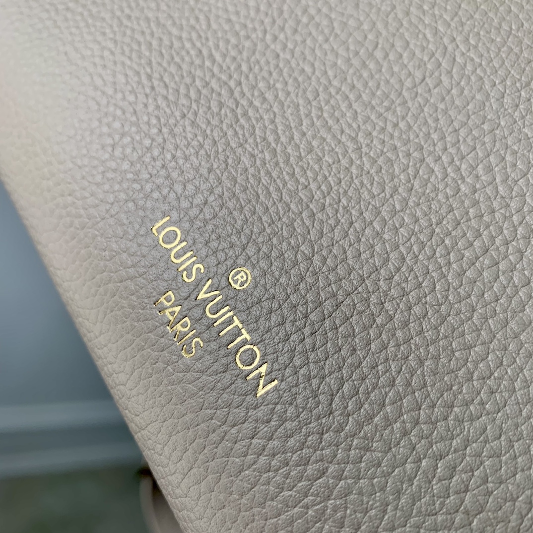 l0*is V*t0n lock and go handbag-24.5 x 19 x 10.5cm