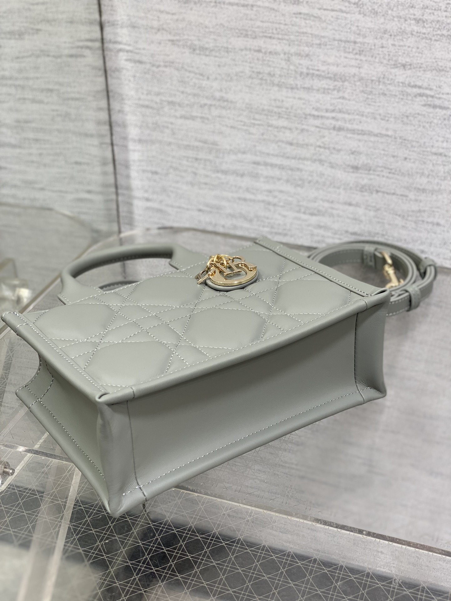 D*or book tote-21.5*13*7.5cm