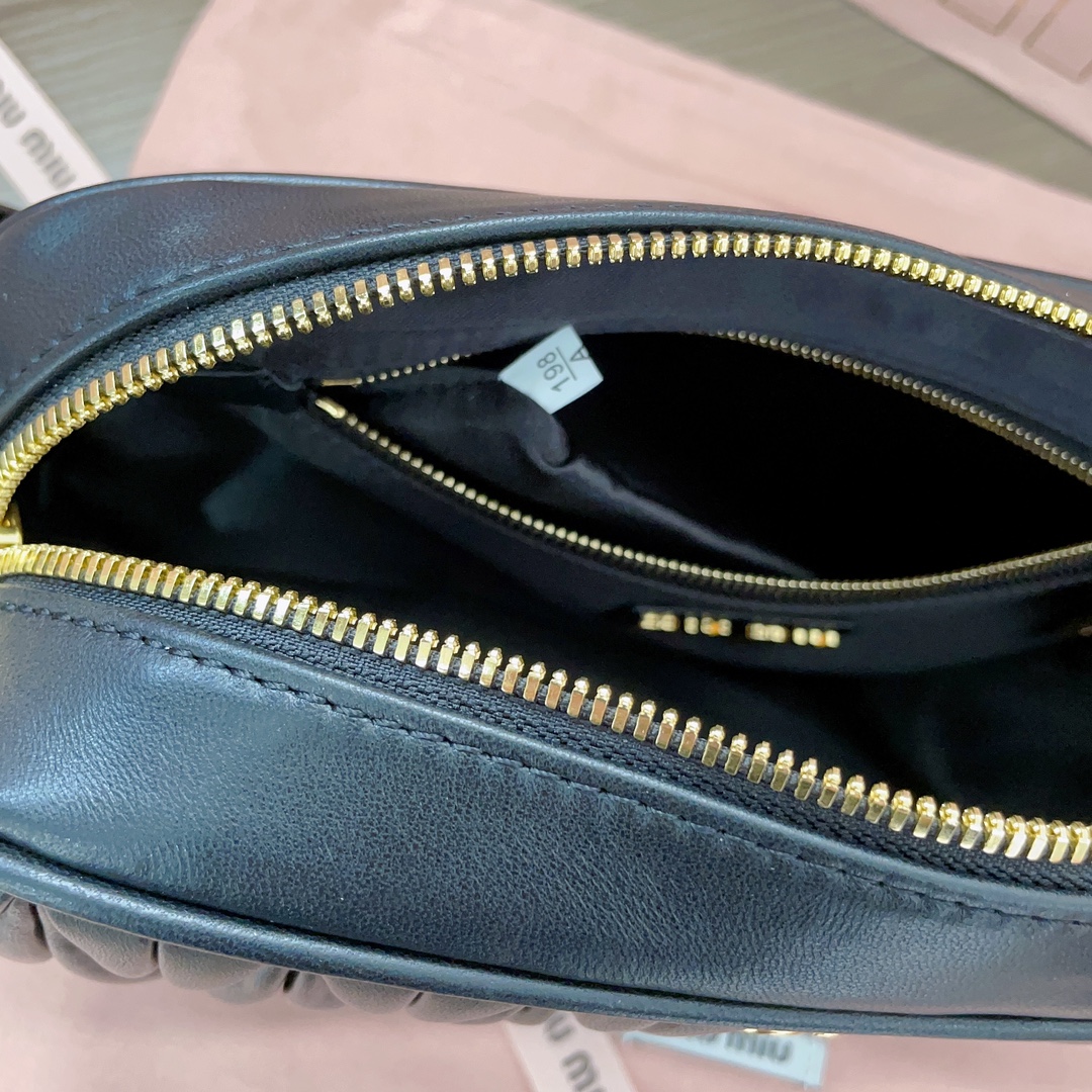 M*um*u matelassé leather shoulder 5bc158 bag-24*11.5*7cm