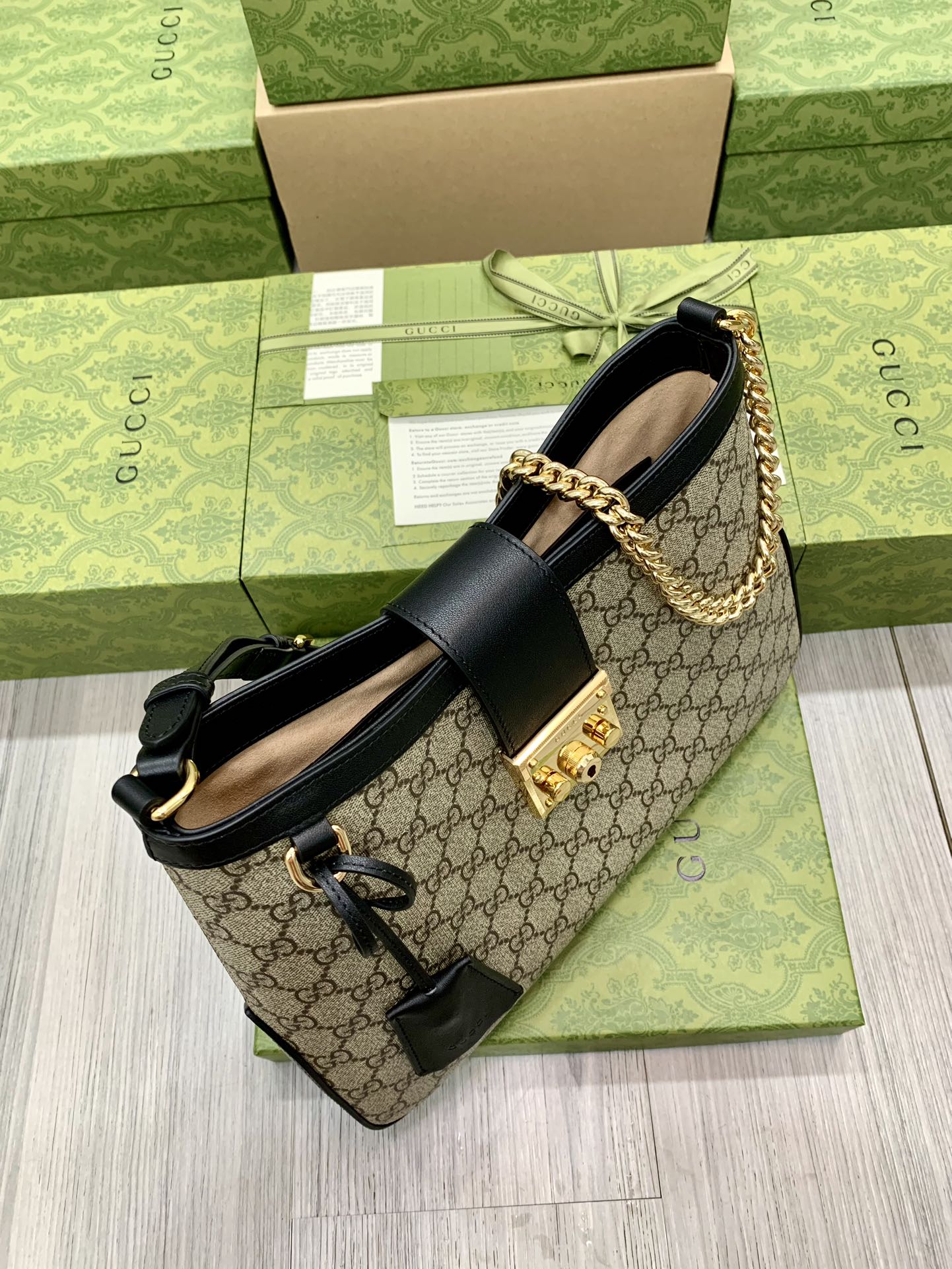 G*u*i padlock bag-32.5x 24x 5.5cm