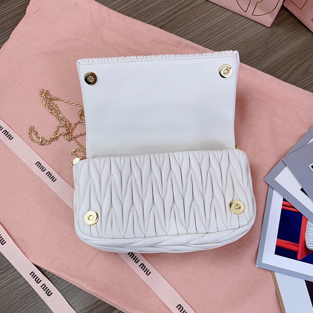 M*um*u leather matelassé mini shoulder bag-18 x9.5 x 4cm