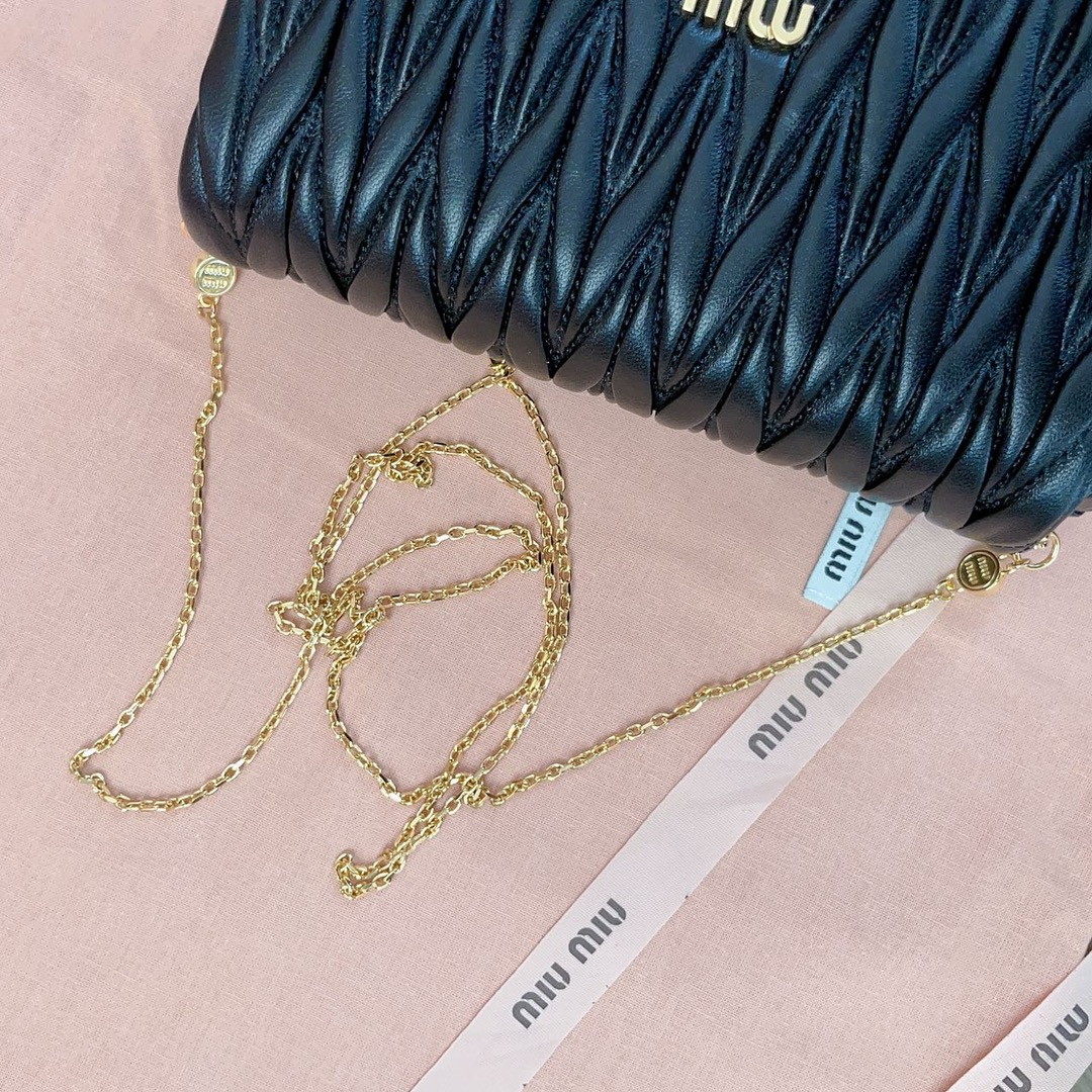 M*um*u leather matelassé mini shoulder bag-18 x9.5 x 4cm