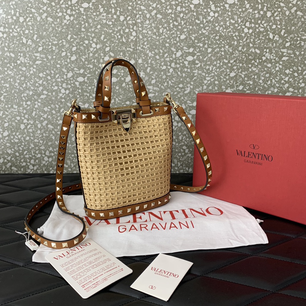Va1e*ntin0 garavani rockstud bucket in woven raffia-16*19*8.5cm