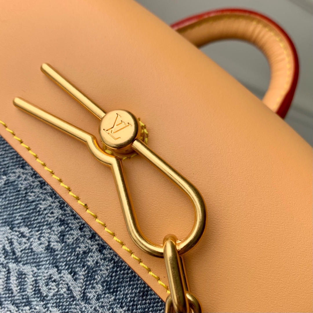 l0*is V*t0nsteamer bag-15 x 18 x 7cm