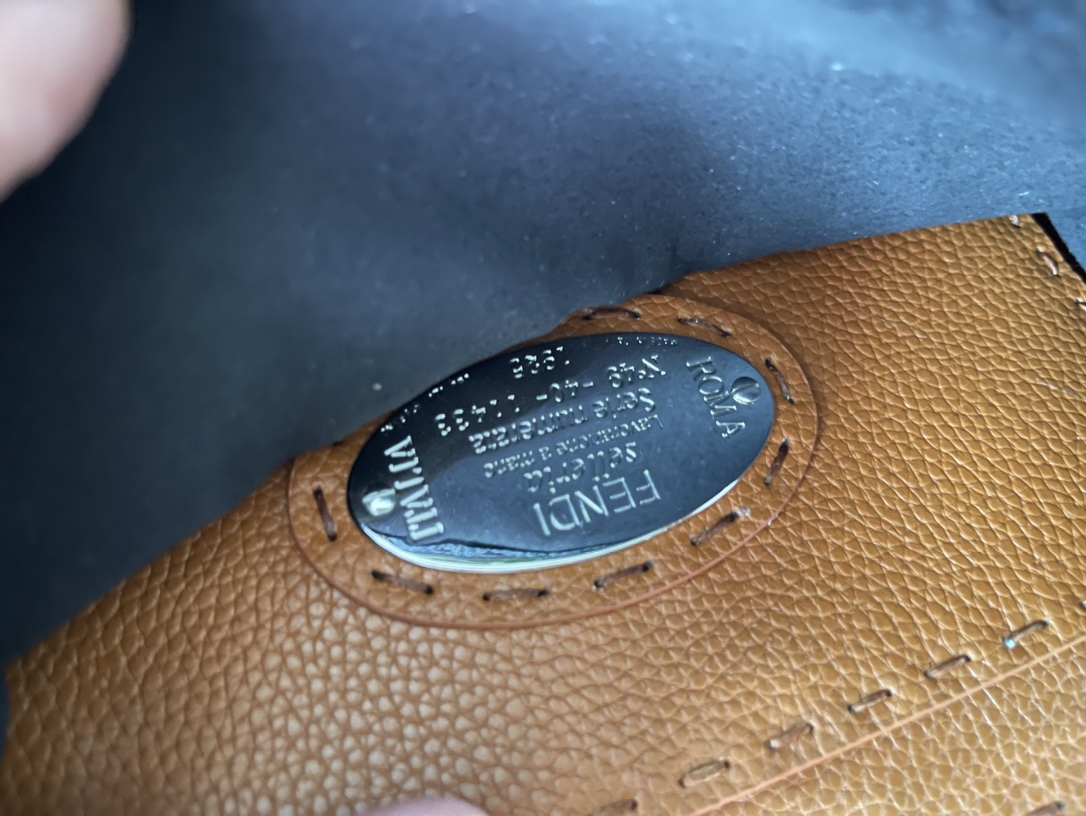 F**di iconic peekaboo-27x21x9.5cm