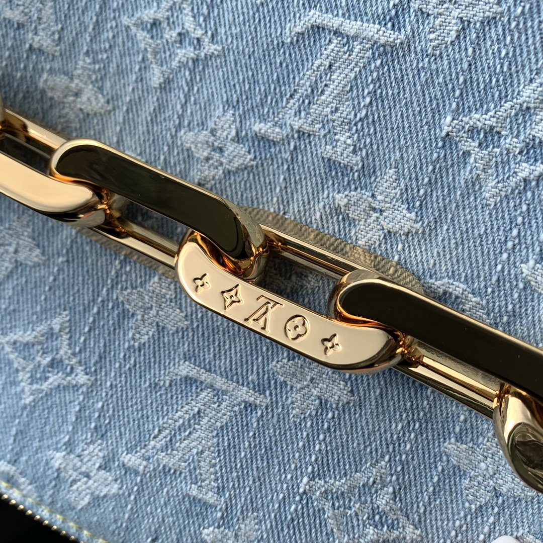 l0*is V*t0n coussin bb bag-21*16*7 cm