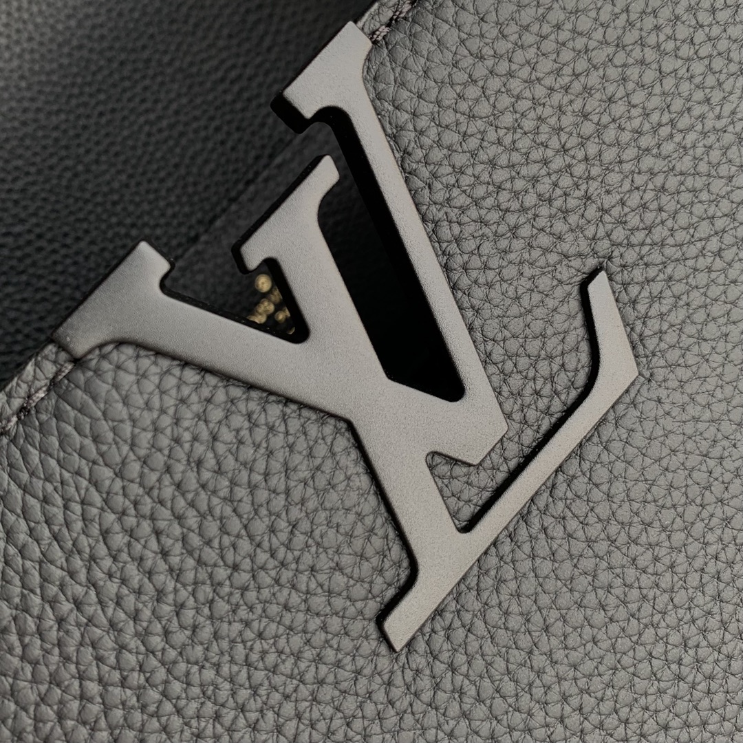 l0*is V*t0n capucines handlebag