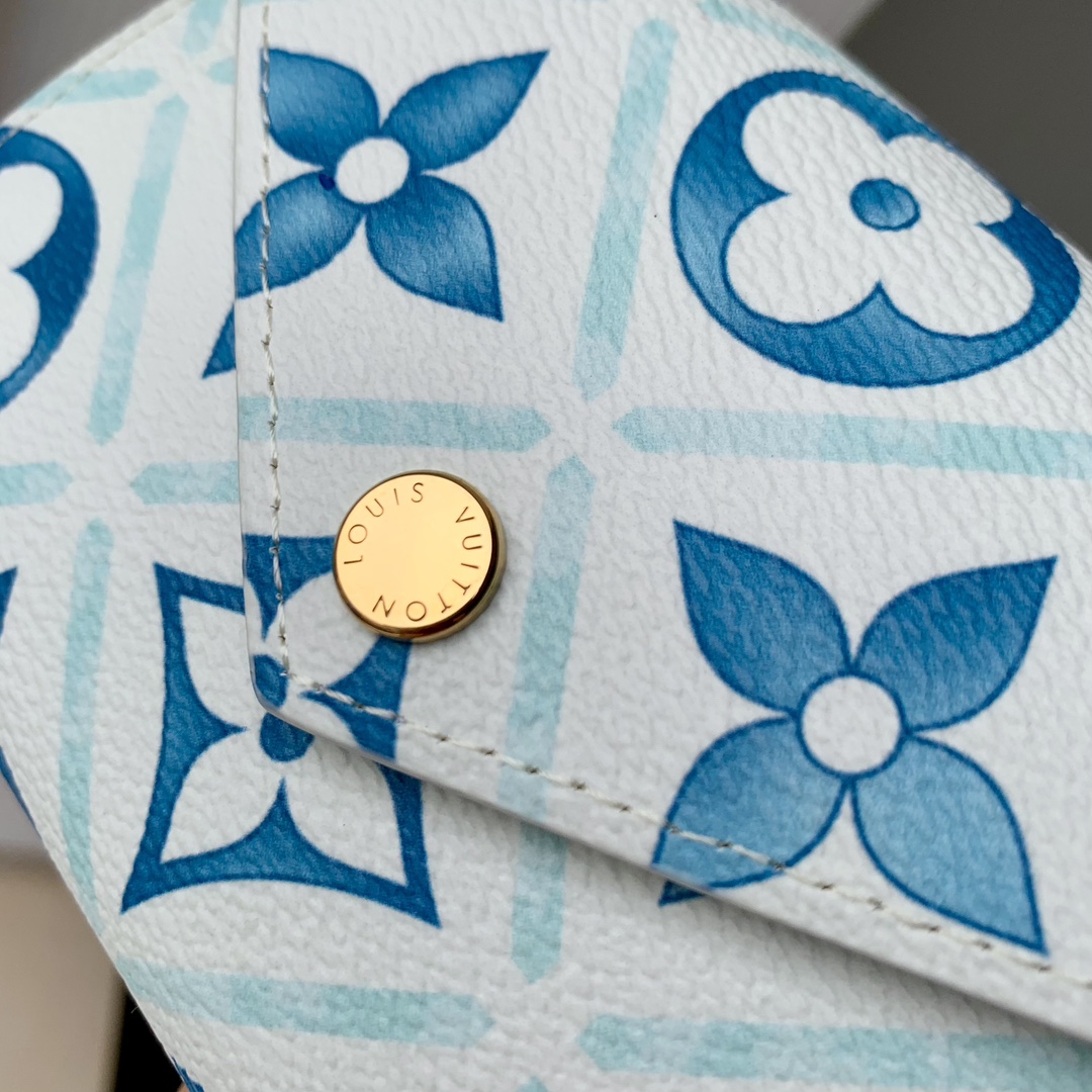 l0*is V*t0n victorine by the pool wallet-12 x 9.5 x 2.5cm