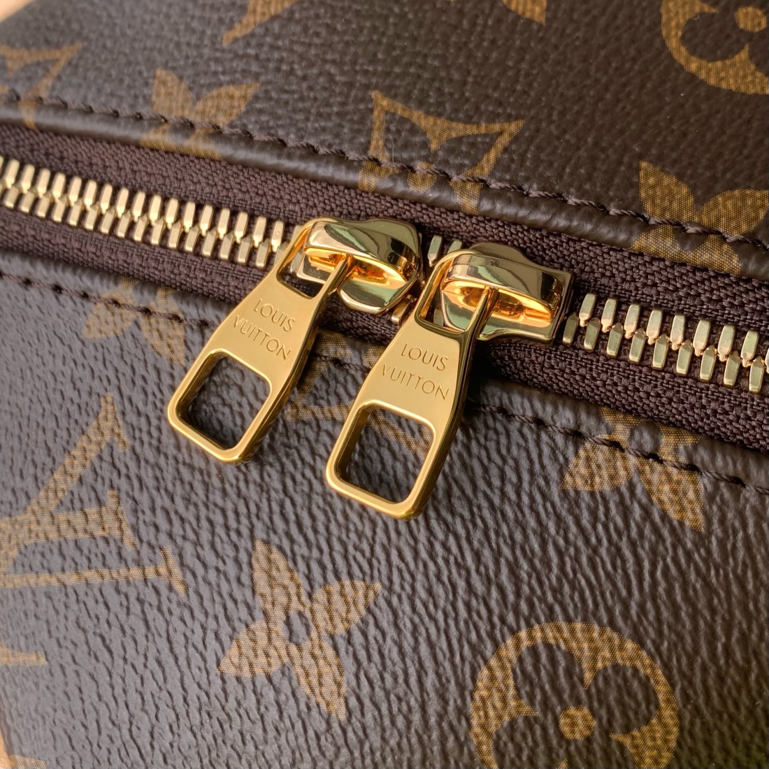 l0*is V*t0n toiletry bag 2 compartments bag-24 x 13 x 13cm