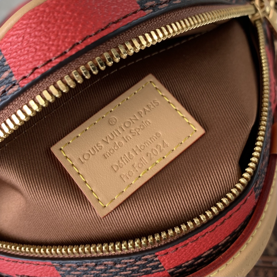 l0*is V*t0n chess messenger bag-24 x 24 x 8cm