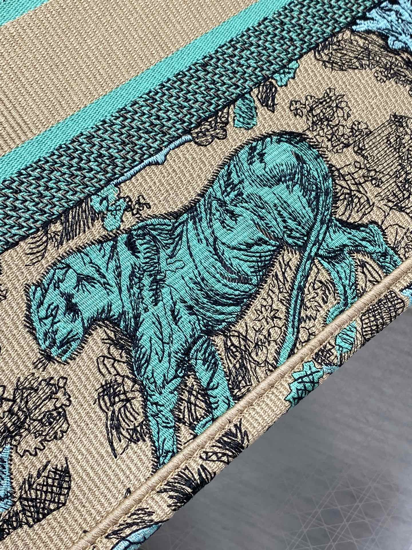 D*or small book tote-36.5cm