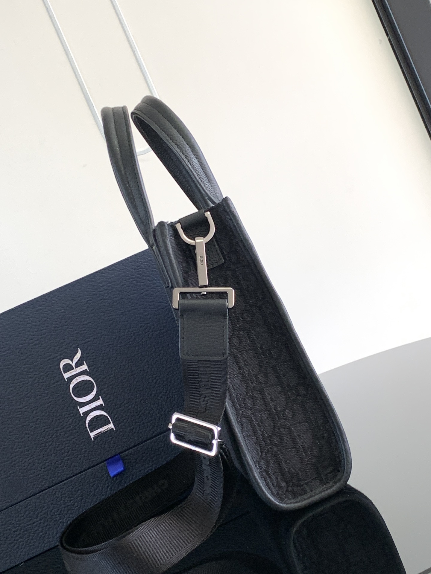 d*or safari Nor*h-south bag-21 x 23.5 x 7.5cm