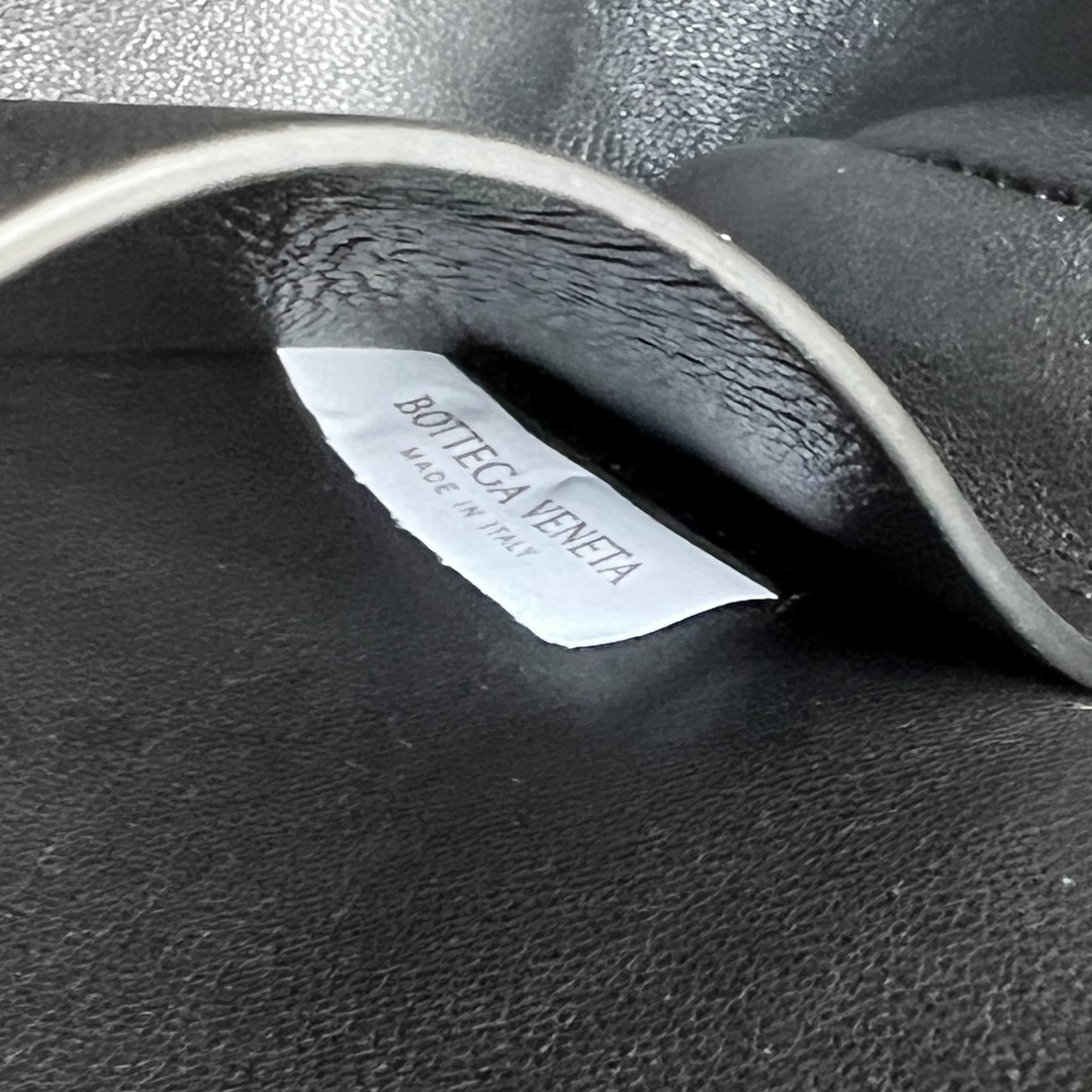 bo*te*ga Ve*ne*ta concert pouch -18.5*11.5*8.5cm