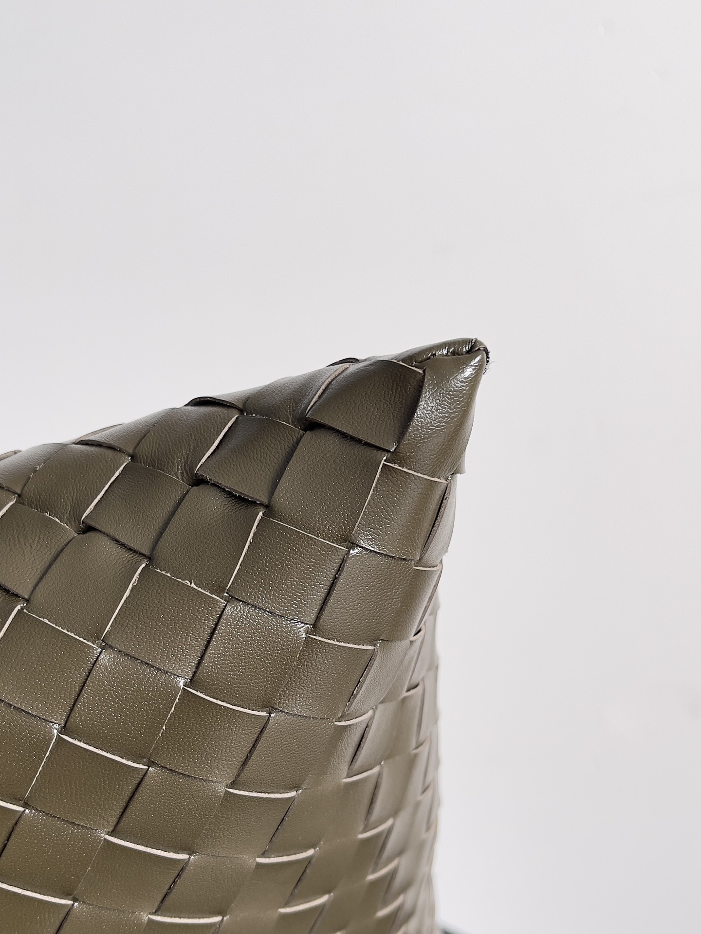 bo*te*ga Ve*ne*ta hop bag-53*24*13cm