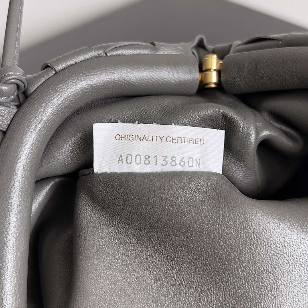 bo*te*ga Ve*ne*ta the pouch bag-22*9cm