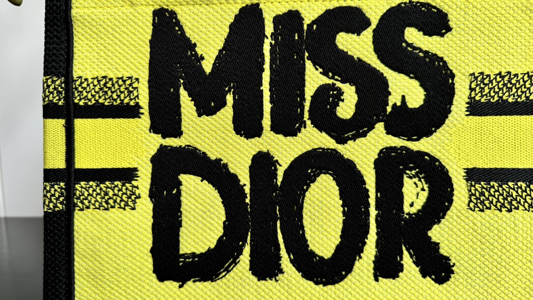 D*or small book tote-26*8*22cm