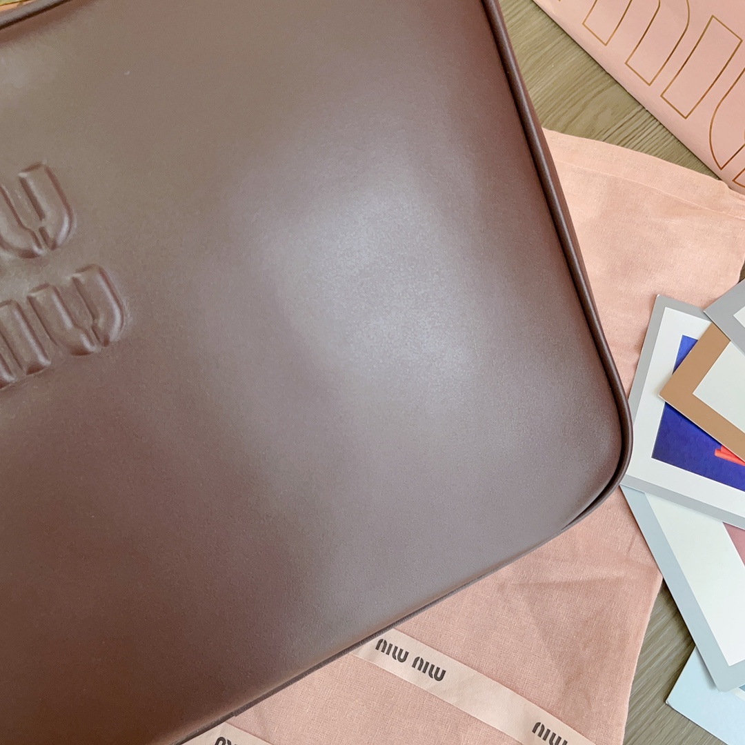 M*um*u leather top handbag-34x23x12cm