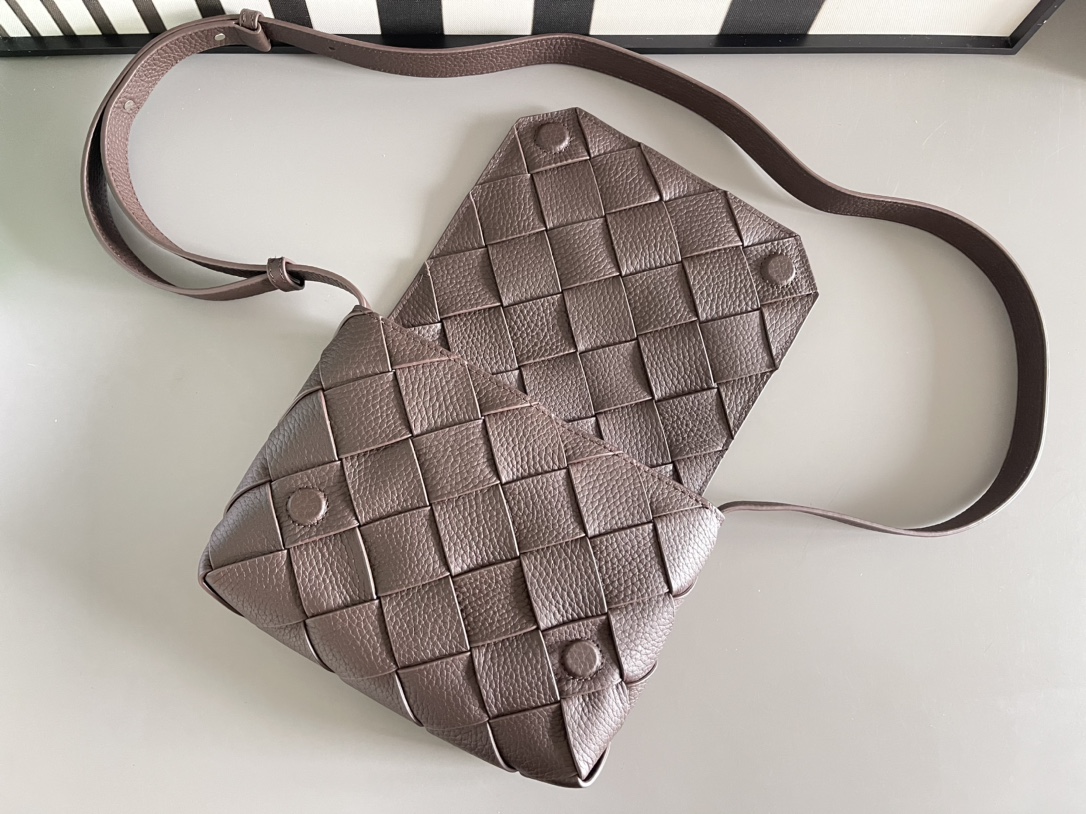 bo*te*ga Ve*ne*ta diago pouch-25x16.5x2cm