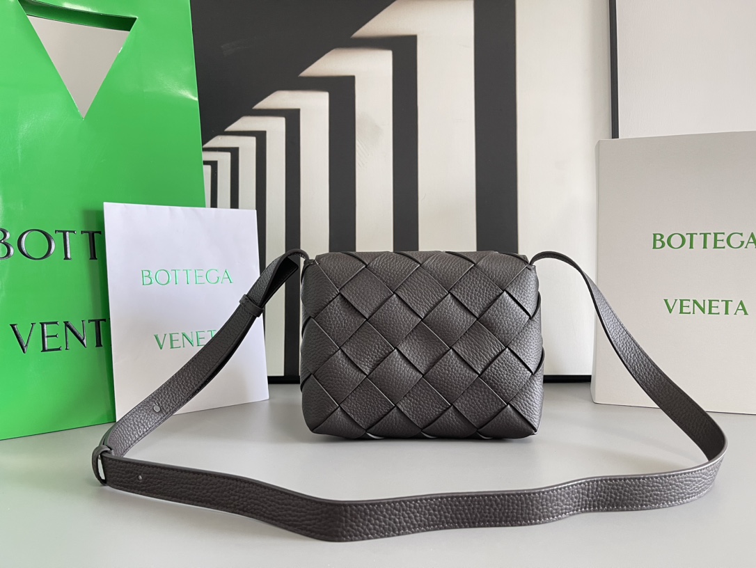 bo*te*ga Ve*ne*ta diago pouch-25x16.5x2cm