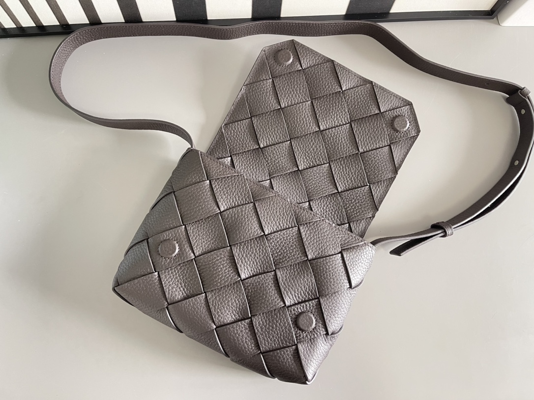 bo*te*ga Ve*ne*ta diago pouch-25x16.5x2cm