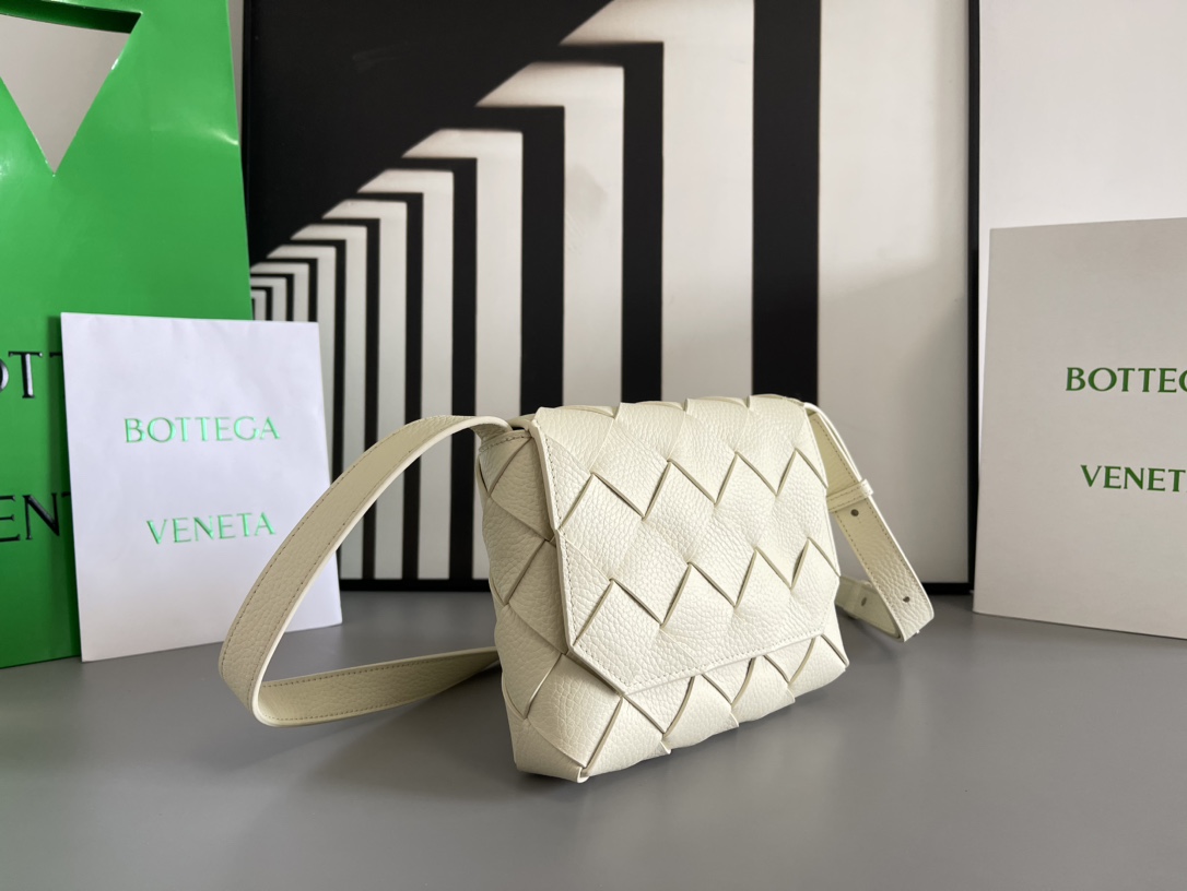 bo*te*ga Ve*ne*ta diago pouch-25x16.5x2cm