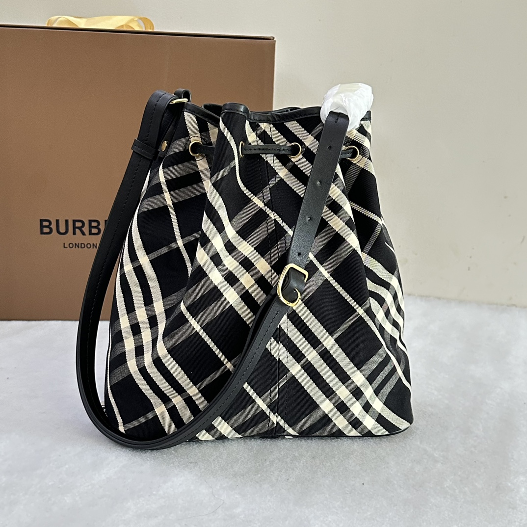 B**rry bucket bag-27.5 x 16 x 29cm