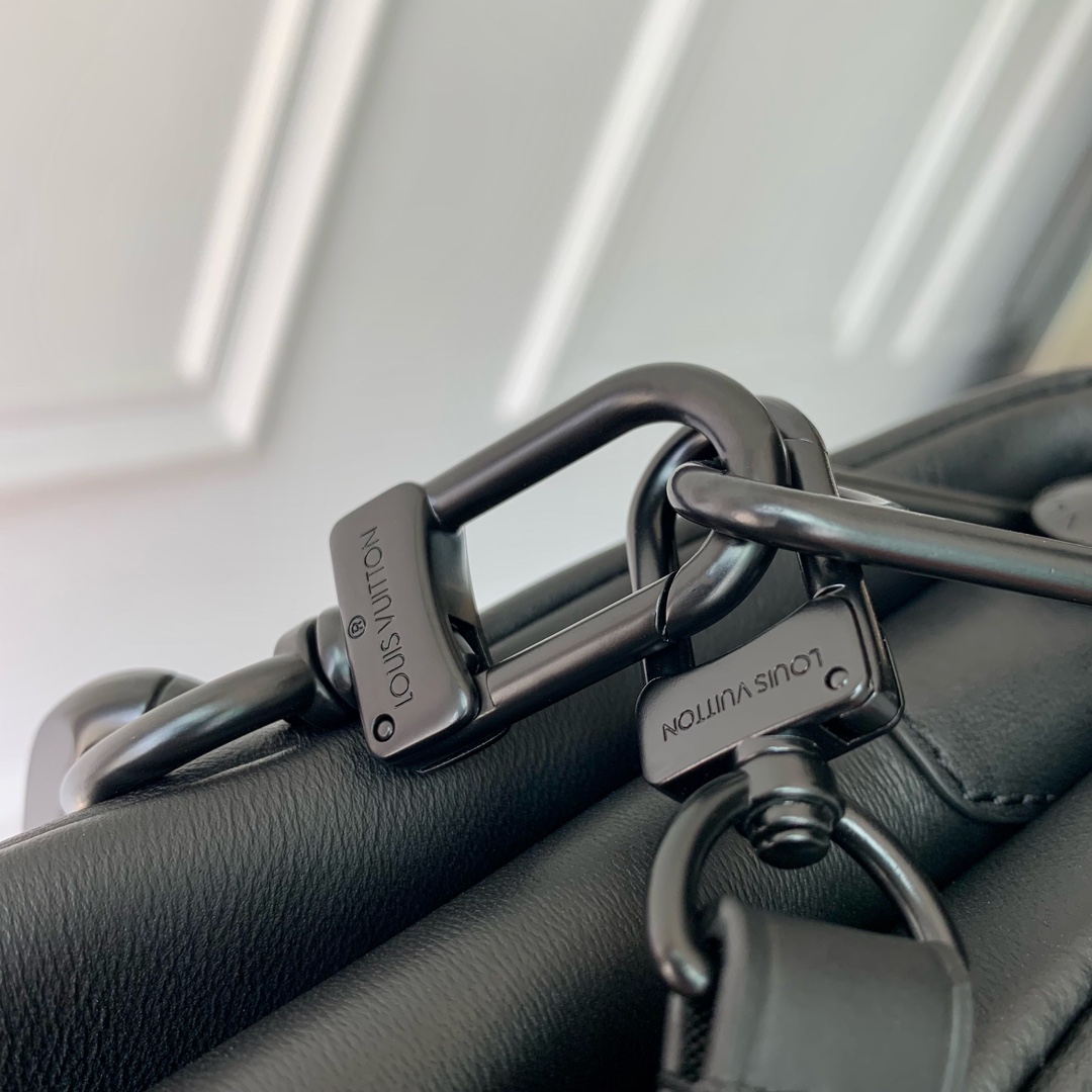 l0*is V*t0n black out coussin handbags-m11370-26*20*12cm