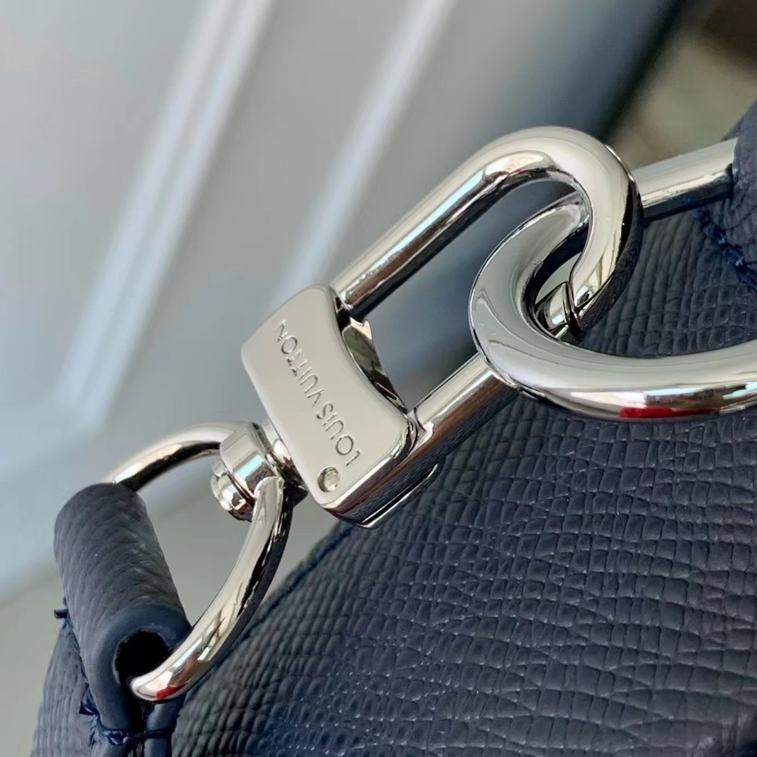 l0*is V*t0n avenue bag-22.5 x 15.5 x 7.5cm