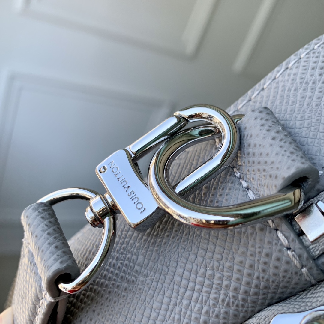 l0*is V*t0n avenue bag-22.5 x 15.5 x 7.5cm