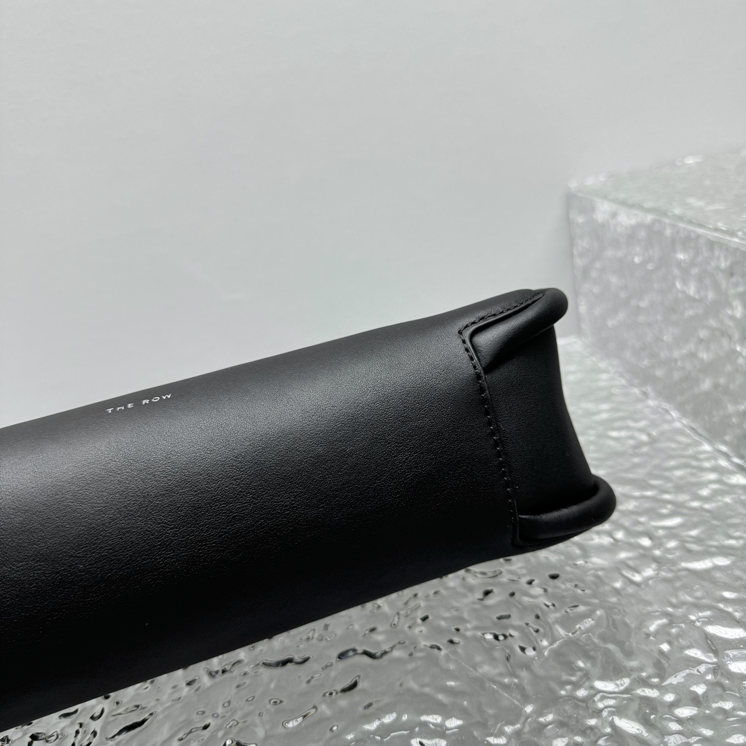 The R0w hobo bag-30*30*8cm