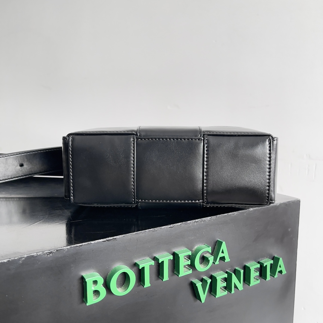 bo*te*ga Ve*ne*ta mini cassette bag-21*13*6.5cm