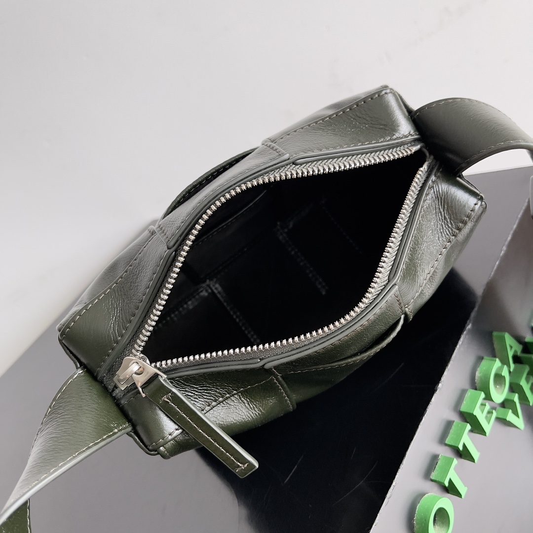 bo*te*ga Ve*ne*ta mini cassette bag-21*13*6.5cm