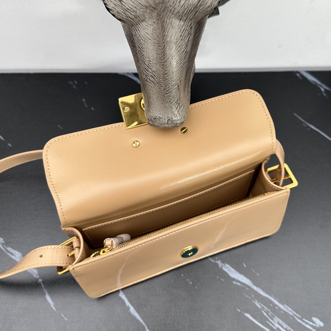 D*or miss D*or allover bag-22*11*6cm