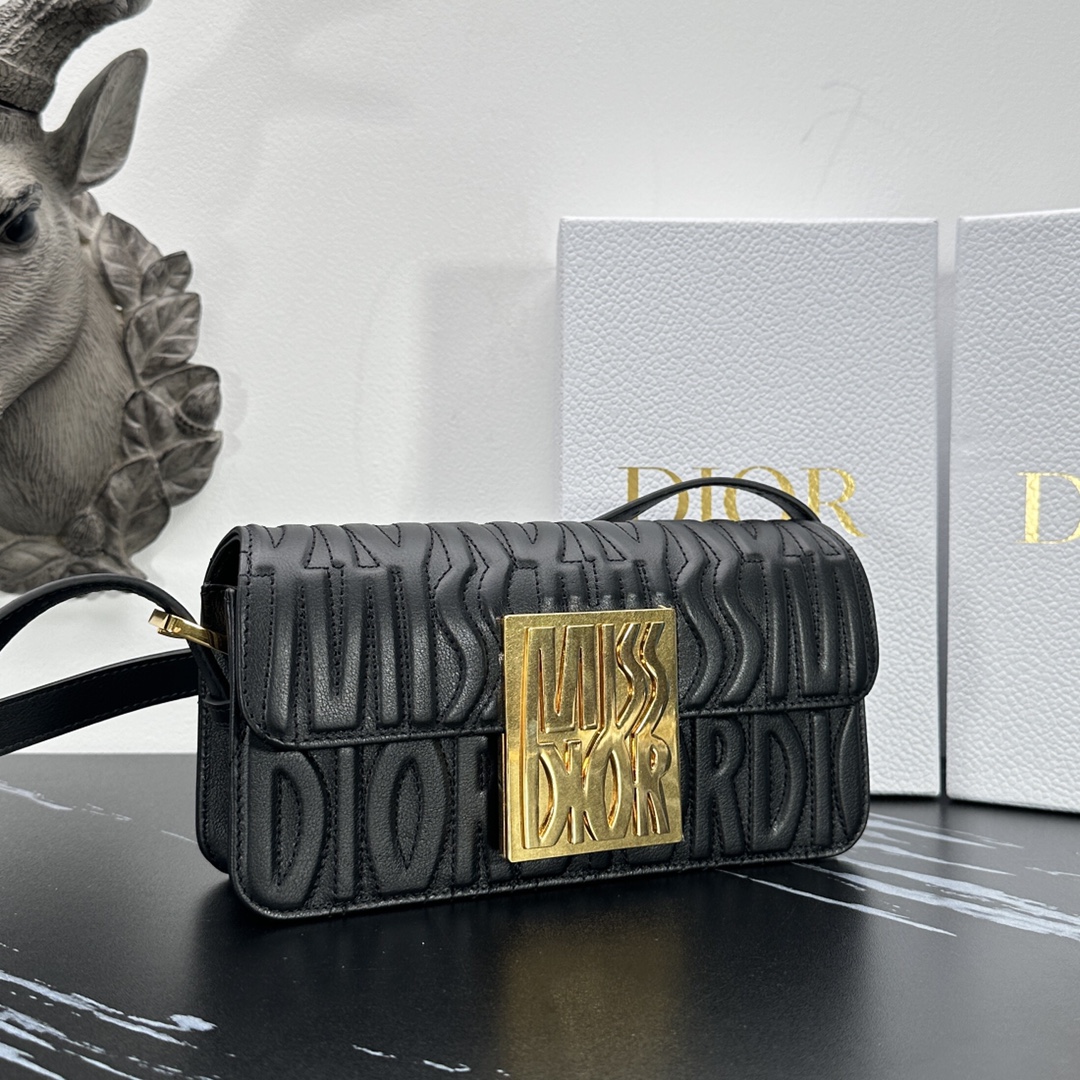 D*or miss D*or allover bag-22*11*6cm