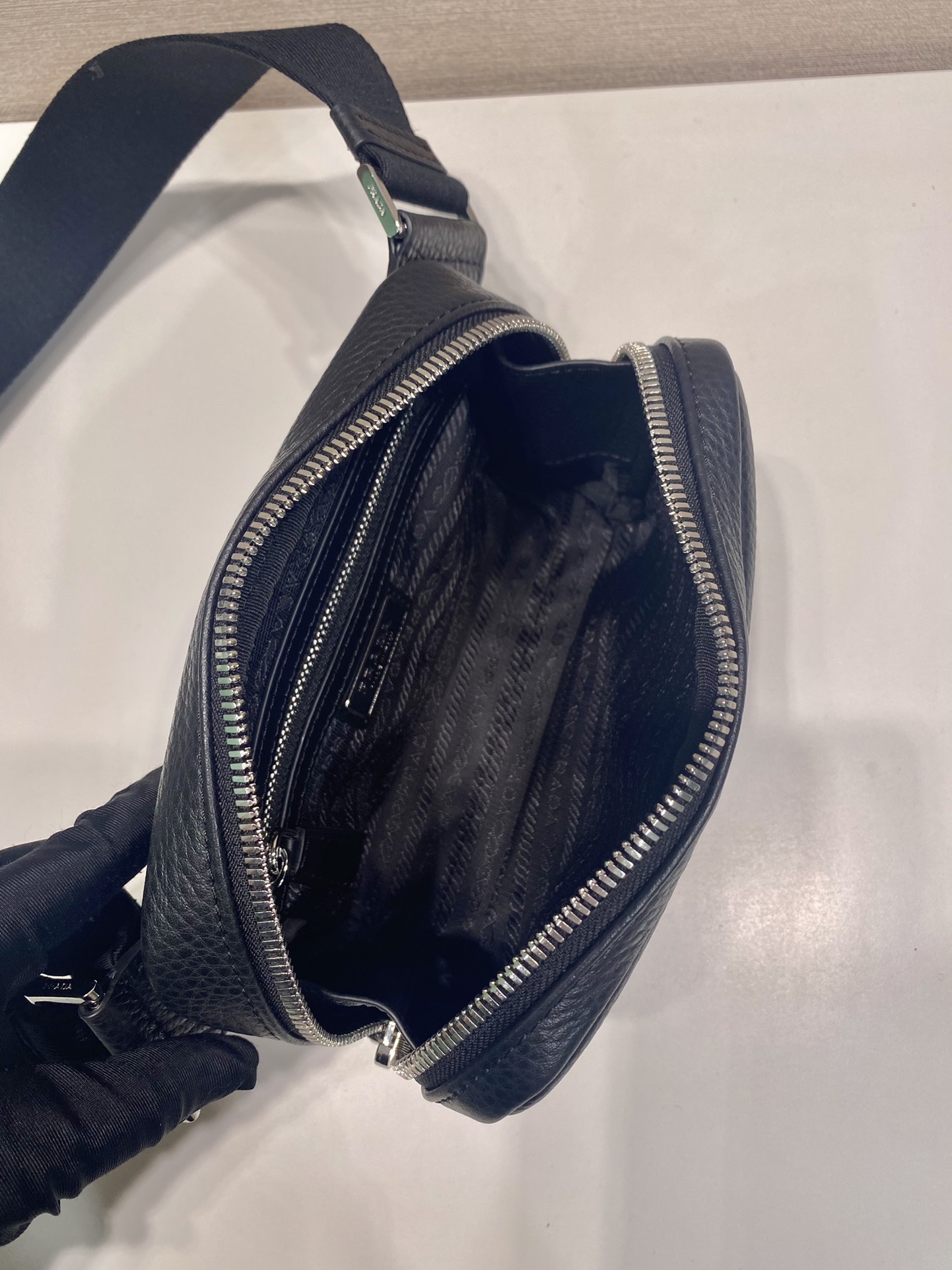 Pra*a Pra*a leather shoulder bag-2vh184-19.5*13.5*6cm