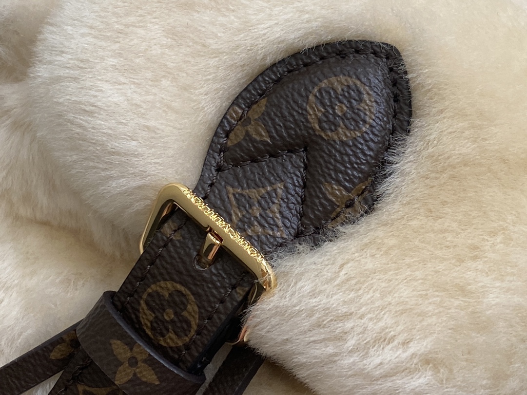 l0vis Vvtt0n ski nano teddy backpack m11919-16.5 x 13 x 25cm