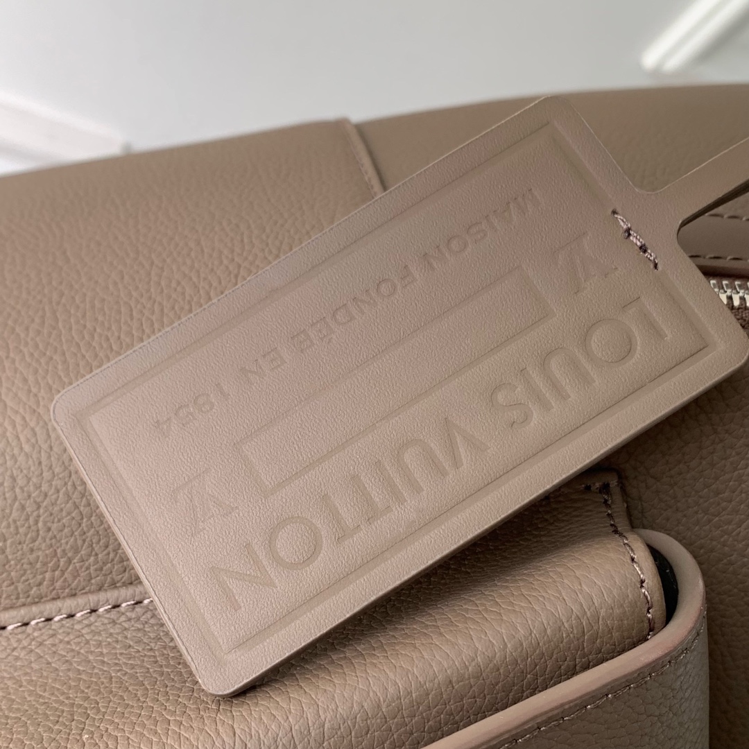 l0vis Vvtt0n takeoff backpack-43 x 14 x 30cm