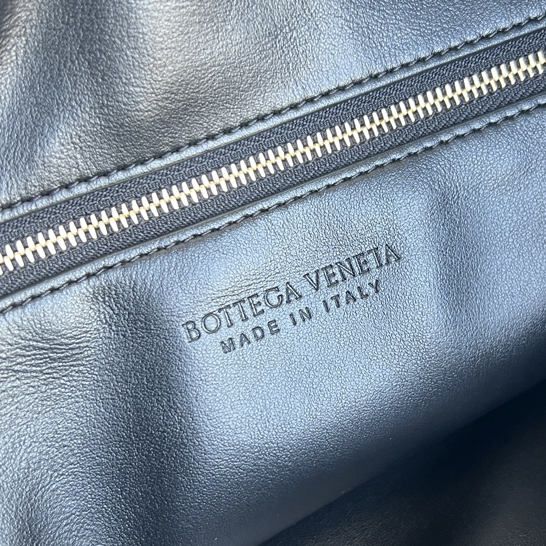 b0tt*ga Ven*ta shoulder bag-46x21x10cm