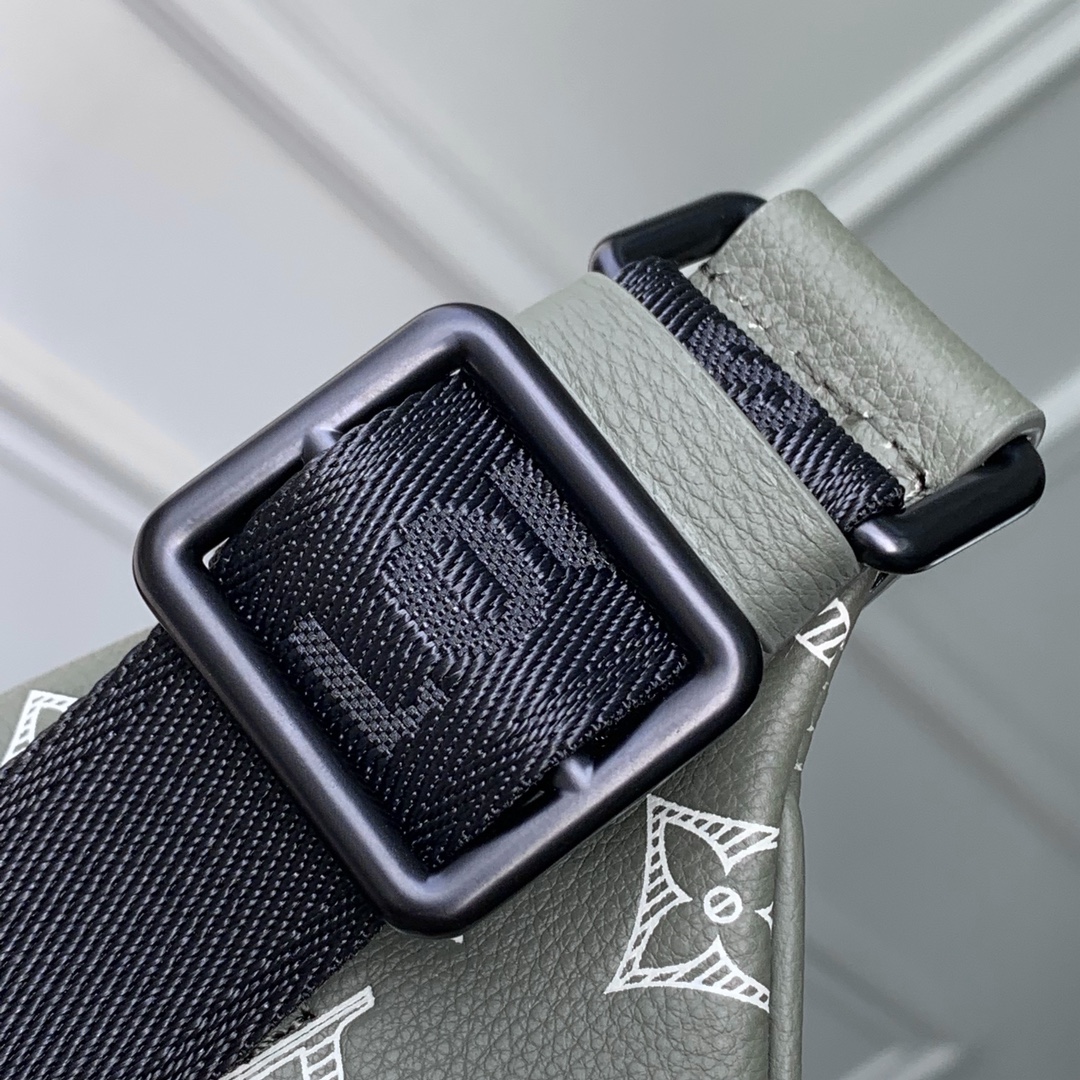 l0vis Vvtt0n discovery bumbag-44 x 15 x 9cm