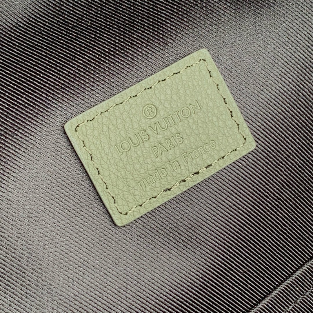 l0vis Vvtt0n discovery backpack-m12780-38 x 20 x 29cm