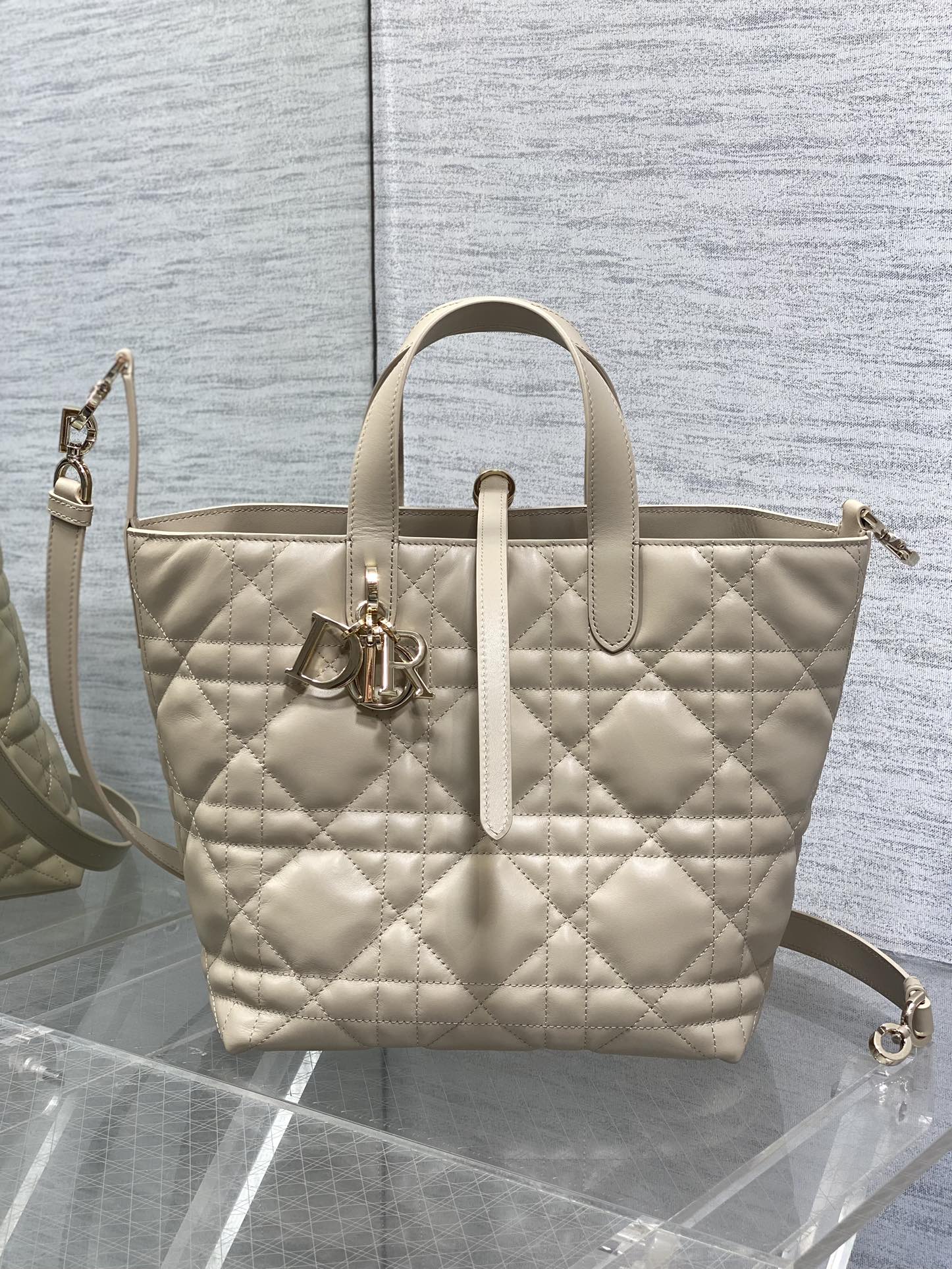 Diro Toujours Tote Bags-20*18.5*22CM