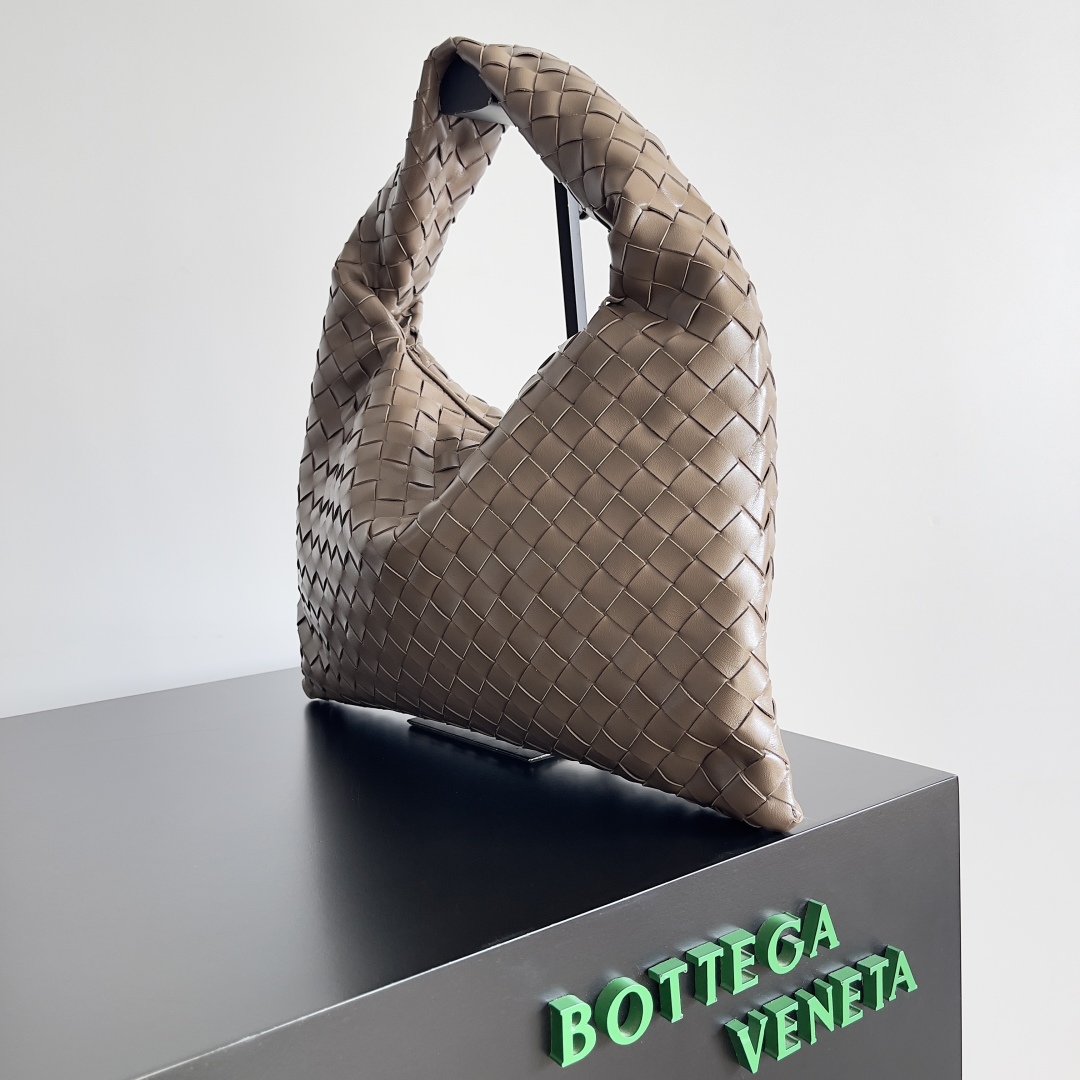 b0tt*ga Ven*ta hop bag-41*20*8cm